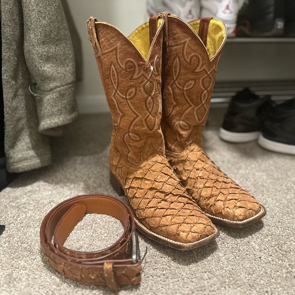 Cavender's Men's Pirarucu Boots AND pirarucu western belt